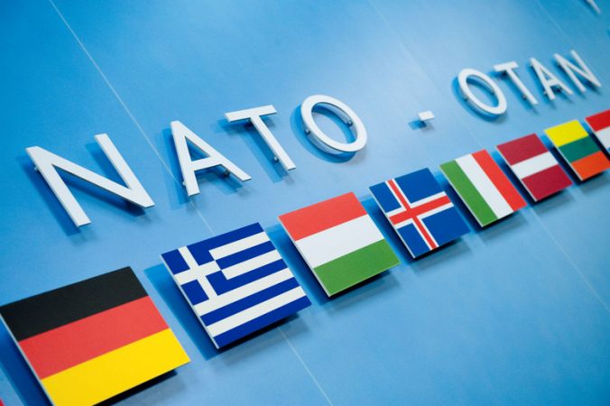 E SHQETËSUAR/ NATO-ja apel për përfundimin e përleshjeve në Libi
