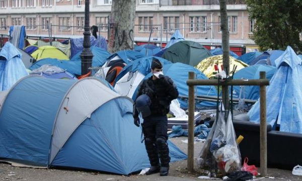PO E PËRHAPIN EDHE TEK PERSONAT E TJERË/ Refugjatët shqiptarë në Francë kthehen të infektuar