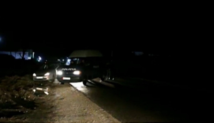 AKSIDENTI FATAL NË KAVAJË/ Vdes nëna e dy vajzave dhe një nga pasagjerët