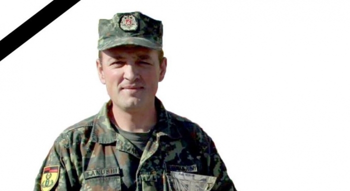 HUMBI JETËN NË LETONI/ Mbërrin sot në atdhe trupi i pajetë i major Klodian Tanushit
