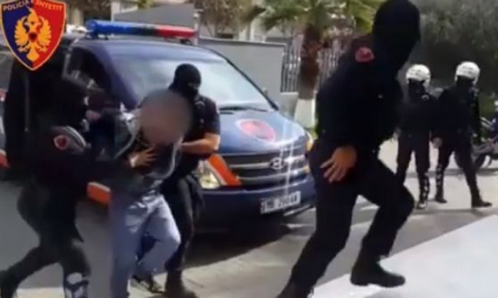 ISHTE SHPALLUR NË KËRKIM NDËRKOMBËTAR/ Arrestohet 36 vjeçari në Vlorë, akuzohej për…