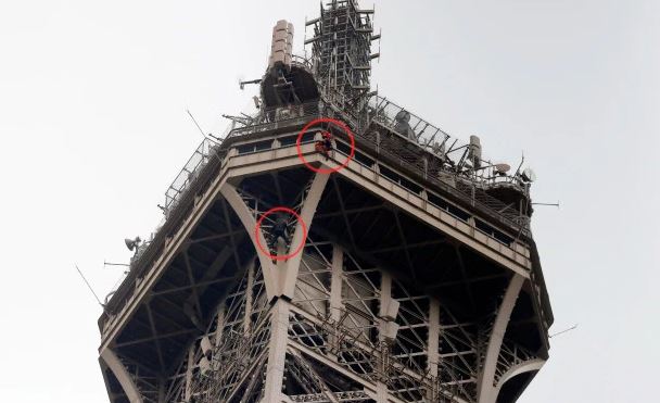 ALARMOI PARISIN/ Publikohen pamjet: Si u ngjit 40 vjeçari në majë të kullës Eiffel