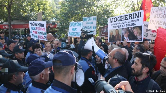 SAMITI I BRDO-BRIJUNIT/ Vuçiç dhe Dodik priten me protesta në Tiranë