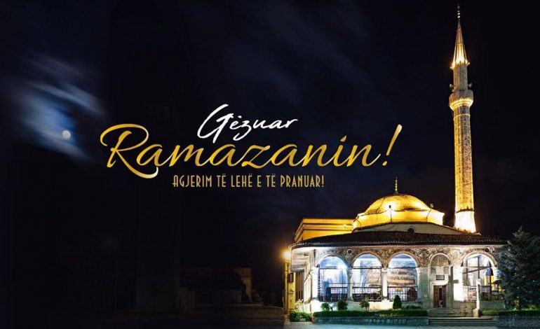 “MUAJI I RAMAZANIT”/ Rama publikon foton: Mirëmëngjes dhe agjërim të mbarë për të gjithë besimtarët myslimanë