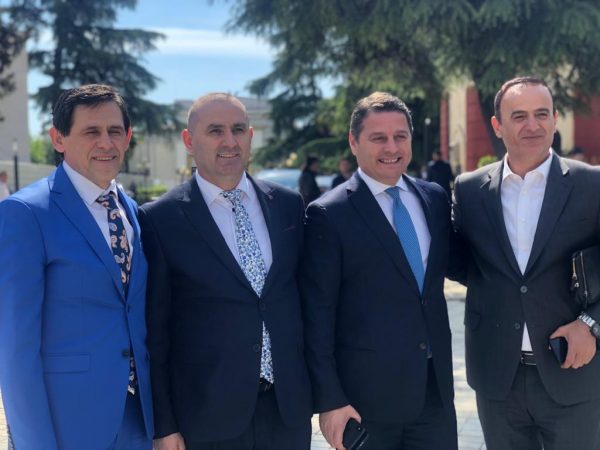 TË TRE NË NJË FOTO/ Kush janë socialistët që largohen si deputetë