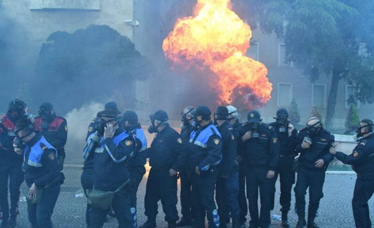 PROTESTA E OPOZITËS/ Reagon Ambasada Amerikane: Dënojmë DHUNËN, duhet të NDALOHET