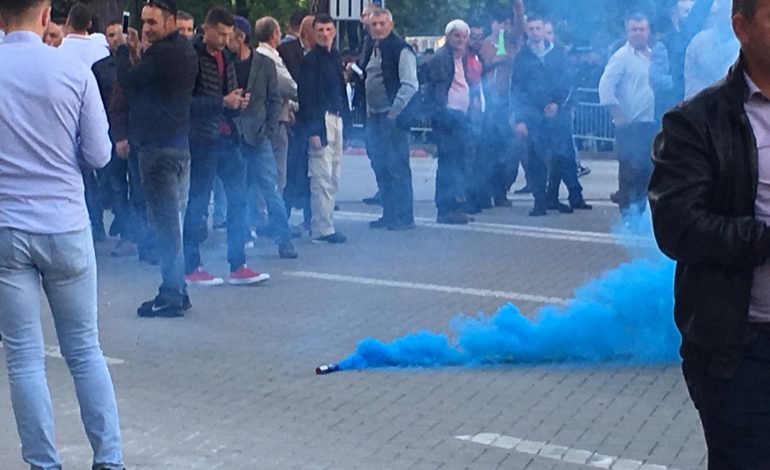 PROTESTA E OPOZITËS/ Hapja sërish në “dorën” e Flamur Nokës