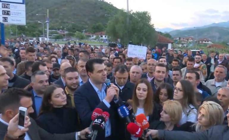 BLLOKIMI I RRUGËVE NGA OPOZITA/ Basha MBYLL protestën gjysmë ore më herët