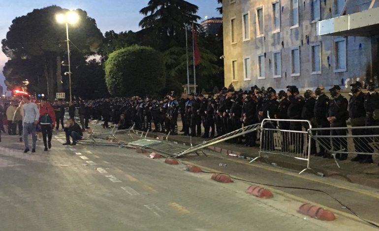 NJË TURMË “PA PLAN”/ Kur protesta e opozitës humbet “ritmin”