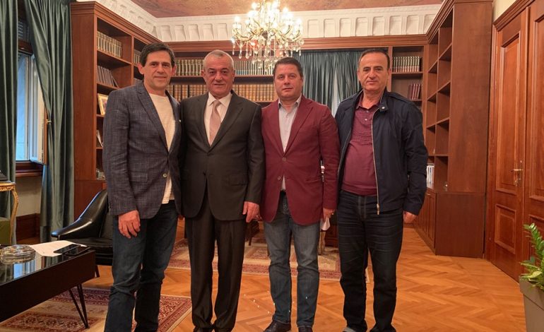 ZGJEDHJET E 30 QERSHORIT/ Pjerin NREU dorëzon MANDATIN e deputetit, ja kush e zëvendëson (EMRI)