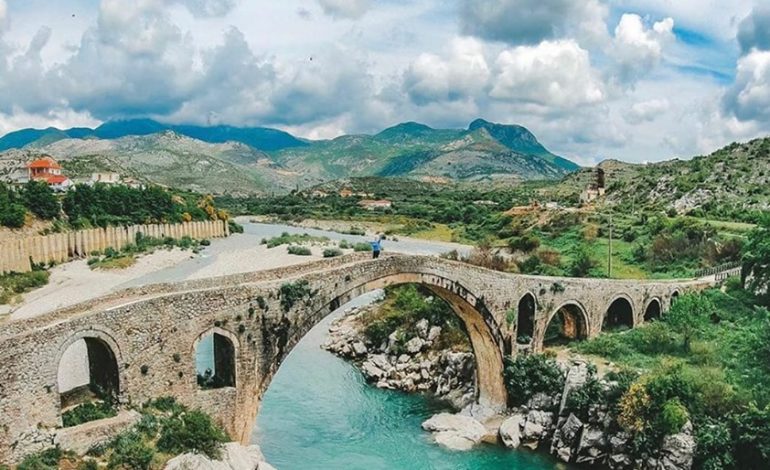 SI NË PËRRALLA/ “Ura e Mesit” në Shkodër na kujtoi filmin e njohur (FOTOT)
