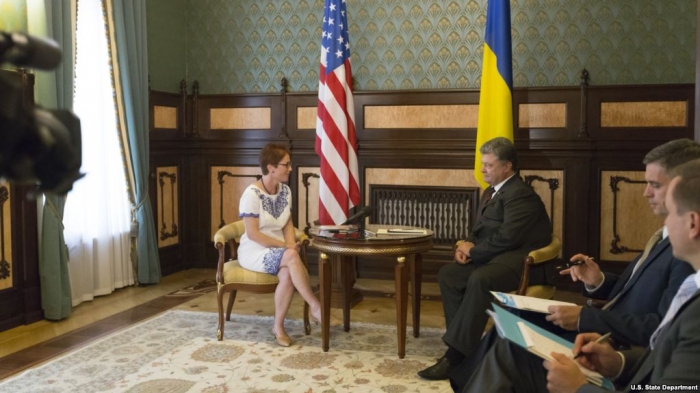 TRANZICIONI DREJT PRESIDENTIT TË RI/ SHBA tërheqin ambasadoren nga Ukraina