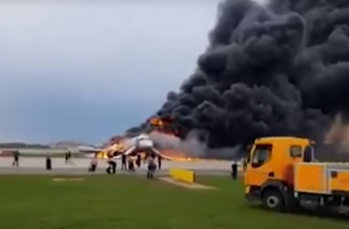 THELLOHET TRAGJEDIA NË MOSKË/ Hetuesit: 41 të vdekur nga flakët në avion