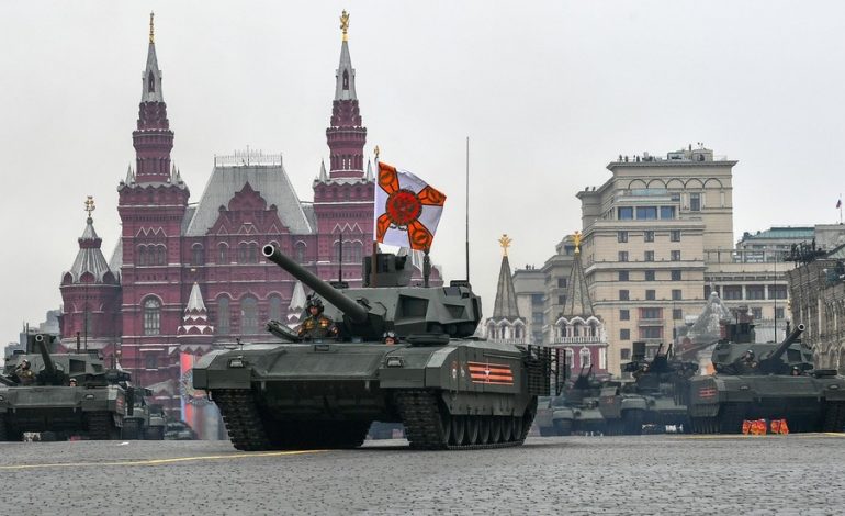 74 VJETORI I FITORES/ Rusia nxjerr raketat në Sheshin e Kuq, Putin: “Detyra e shenjtë”…