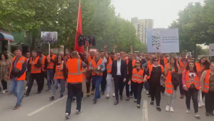 NUK “ZË MEND”/ Klevis Balliu udhëheq banorët e Astirit drejt protestës