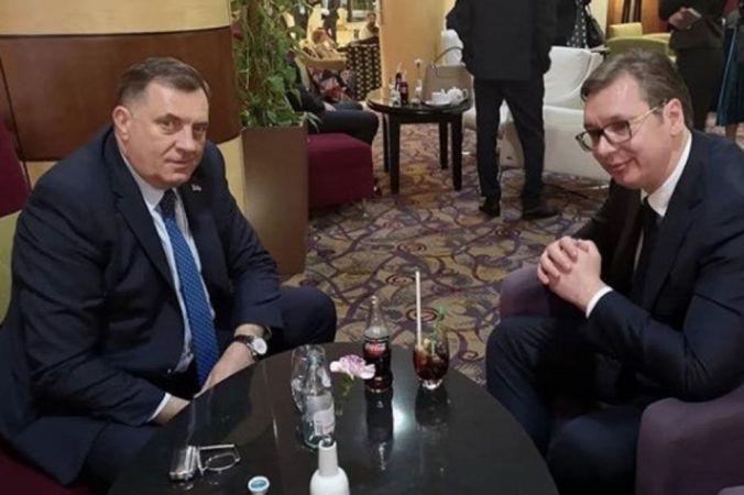VUÇIÇ DHE DODIK KAFE NË TIRANË/ Mediat serbe: Takim vëllezërish (FOTO)