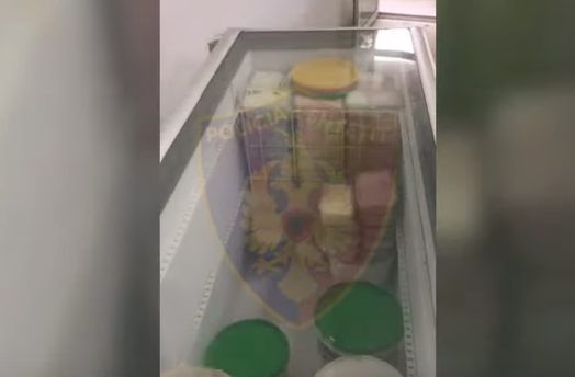 PRODHONIN AKULLORE ME NGJYRUES DHE QUMËSHT PLUHUR/ Në pranga një 35 vjeçar, procedohet edhe… (VIDEO)