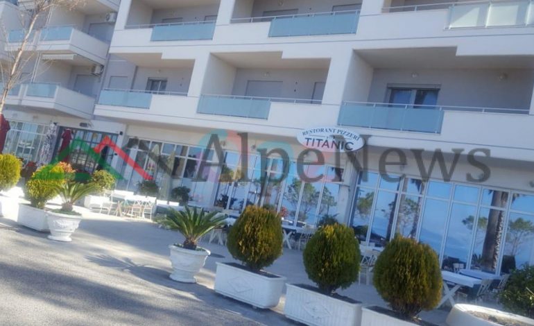 ATENTATI TEK LUNGOMARJA NË VLORË/ Detajet e REJA: U qëllua 8 herë me “KALLASH”, ndodhet në…