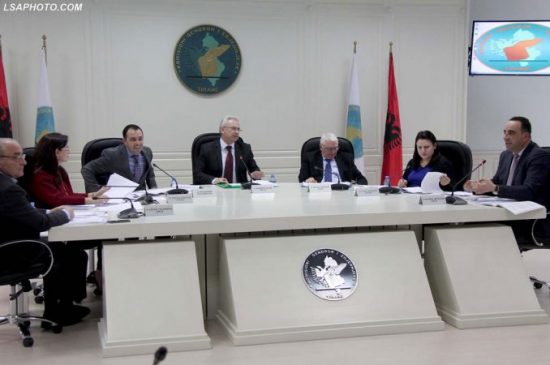 ORËT E FUNDIT PËR LISTAT E KANDIDATËVE/ KQZ zhvendos “Protokollin”