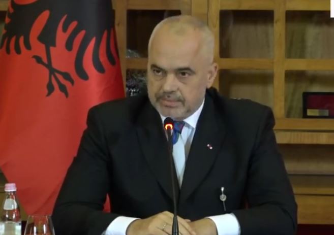 PROTESTA/ Rama e krahason me 21 Janarin: Nuk iu hodh asnjë guriçkë Kryeministrisë, por u…