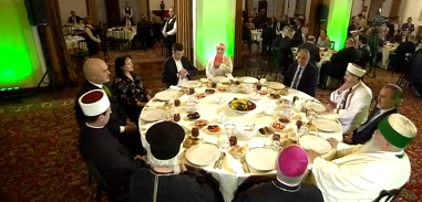 NATA E KADRIT/ Rama shtron darkën e iftarit në Kryeministri