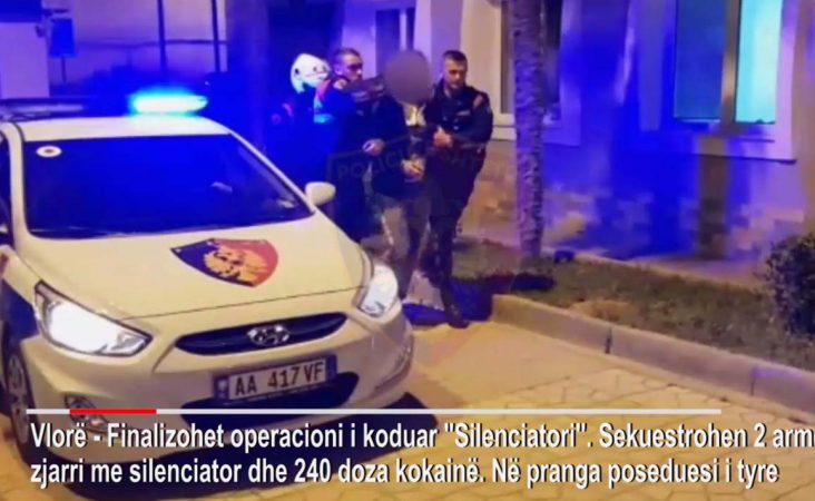 ARMË ME SELINCIATOR DHE KOKAINË/ Kapet MAT i “FORTI” i Vlorës, ishte në… (VIDEO)