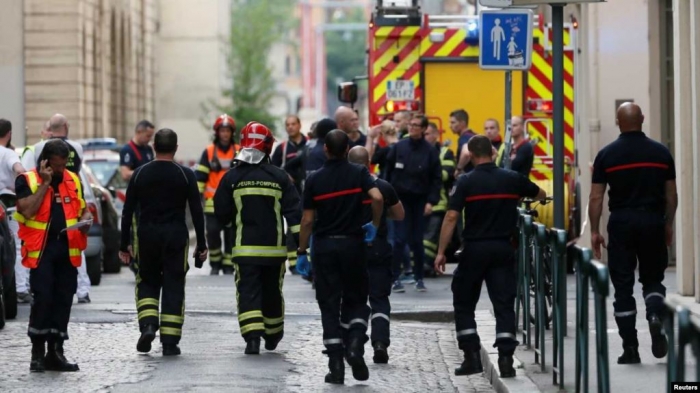 BOMBA SHPËRTHEU E PLAGOSI 13 VETË/ Arrestohen dy të dyshuar për sulmin në Lion të Francës