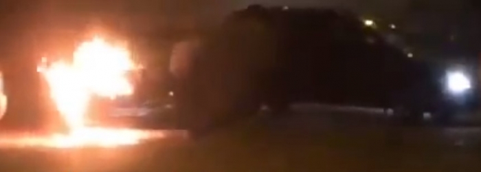 SHPËRTHEN NË ECJE MAKINA NË SARANDË/ Shoferët e tjerë kthehen në mes të rrugës (VIDEO)