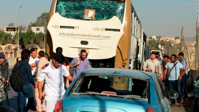 SHPËRTHIM ME BOMBË NË NJË AUTOBUS ME TURISTË/ 16 të plagosur në Egjipt