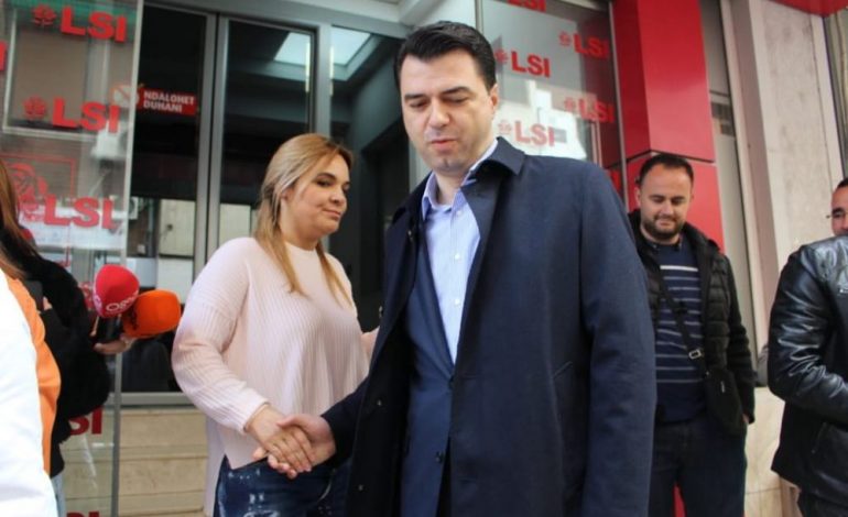 REFRENI I NJËJTË DHE MIMIKA TË ZYMTA/ Çfarë i “shqetësoi” sot pas takimit, Bashën dhe Kryemadhin?