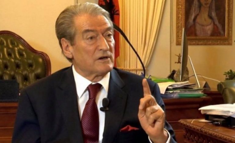SHKRUAN SE PO VJEN FUNDI I RAMËS/ Komentuesi “tallet” me Berishën: Stërviteni pak Saitin…