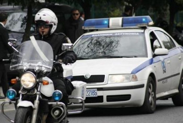 NDJEKJE SPEKTAKOLARE NGA POLICIA/ Arrestohen 2 shqiptarë të rrezikshëm në mes të Athinës, ishin të pajisur me…