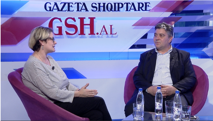 “NA SHIHNIN SI…”/ Habit çifti: Kemi 12 fëmijë, presim edhe të tjerë (VIDEO)