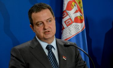 JUSTIFIKOI MASAKRËN NË REÇAK/ Ivica Daçiç  shpallet "non grata" në Prishtinë