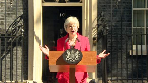 TENSIONET E BREXIT/ Kryeministrja britanike Theresa May jep dorëheqjen