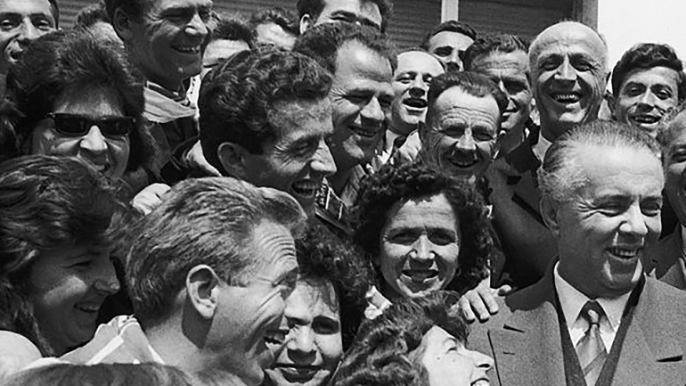 “UDHËTIM NË TRE KOHË”/ Kur e kuptuam që Enver Hoxha ishte diktator