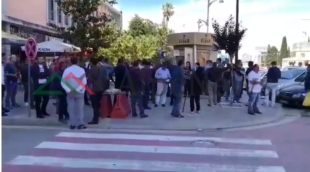 PROTESTA E PD-LSI/ Basha dhe Kryemadhi do rrëzojnë Ramën… me 20 veta nga Fieri! (VIDEO)