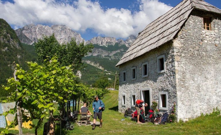 10 AVENTURAT MË TË MIRA PËR 2019/ “Forbes”: Eksploruesit ballkanikë ngjitje në Alpet Shqiptare