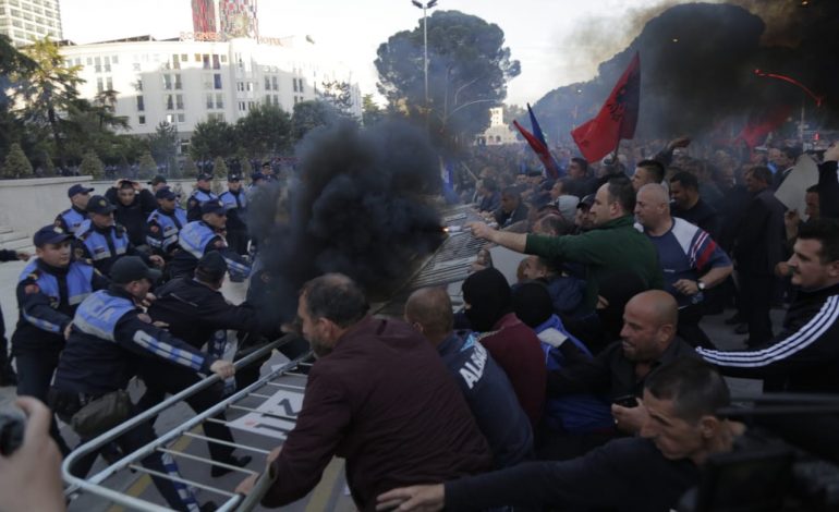 PROTESTA E OPOZITËS/ Ambasada Italiane: Dënoni dhunën, garantoni paqe