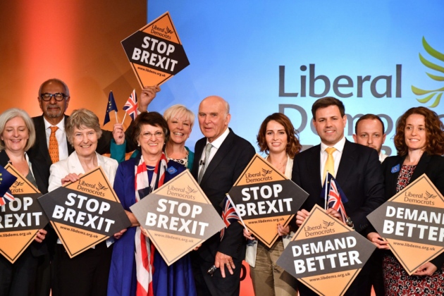“NGËRÇ” POLITIK/ Marrëveshja “Brexit” penalizon partitë e Mëdha në Britani