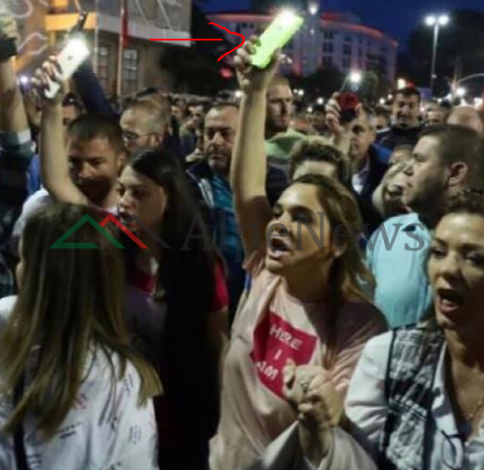 PIKANTE/ Kur Monika Kryemadhi i bën DRITA popullit me IPHONE-n e fundit!