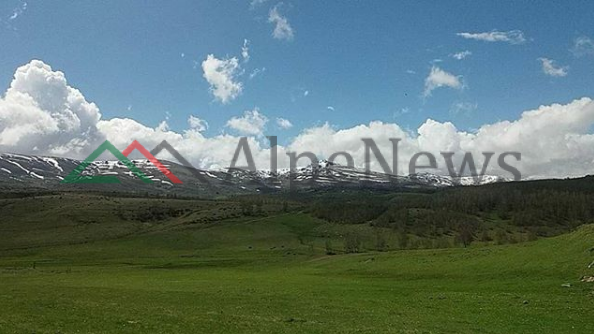 NUK ËSHTË PIKTURË/ Kur malit Kornitik në Kukës nuk i “ndahet” dëbora (PAMJET)