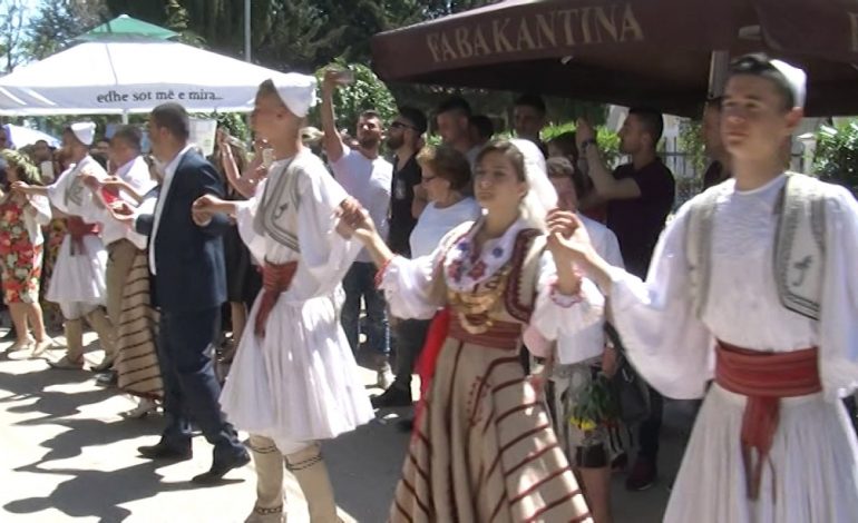 “GUNA ME RRËKE” NË FIER/ Ambasadorët: E shijuam shumë, njerëzit… (VIDEO)