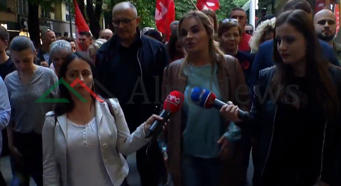 PROTESTA/ Kryemadhi: Ilir Meta kujton se po sheh filmin “Armiku te porta”