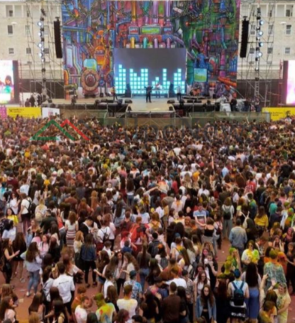 “COLOR FEST 2019″/ Kur Tirana “elektrizohet” dhe NGJYROSET! Pamjet FANTASTIKE nga sheshi