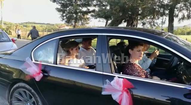 OPOZITA BLLOKON RRUGËT/ Ndalohen krushqit në Dibër, nusja… (VIDEO)