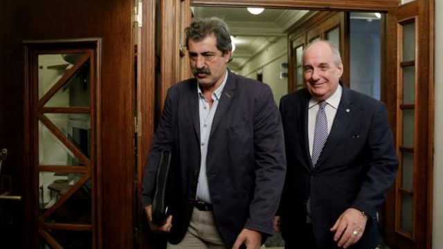 TURPËROI POLITIKANIN TETRAPLEGJIK/ Ngrihet padi ndaj ministrit të Shëndetësisë në Greqi