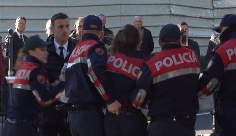 NDRYSHIMET LIGJORE/ Nëse godet një policë, ja me sa VITE burg dënohesh