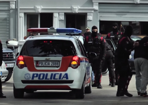 TENTUAN TA RRËMBENIN/ Studenti i Akademisë së Sigurisë i rrëmben armën agresorit dhe e plagos në bark (EMRAT)
