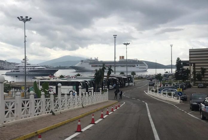 ME 1500 TURISTË/ Kroçera italiane mbërrin në portin e Sarandës (FOTOT)